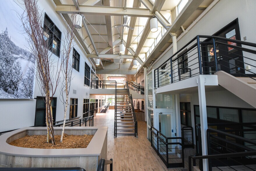 More Photos Of 380 Hunt Club Rd, Ottawa Medical For Sale