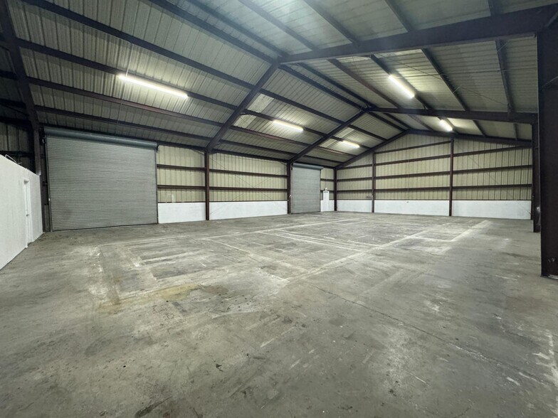 More Photos Of 8420 Epicenter Blvd, Lakeland Unknown For Lease