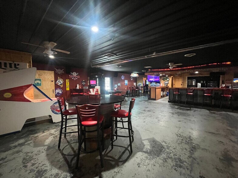 More Photos Of 219 Main St, Hale Flex For Sale