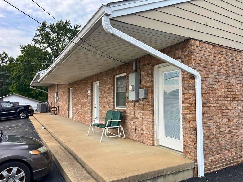 More Photos Of 1013 Cedar St, Bismarck Storefront For Sale