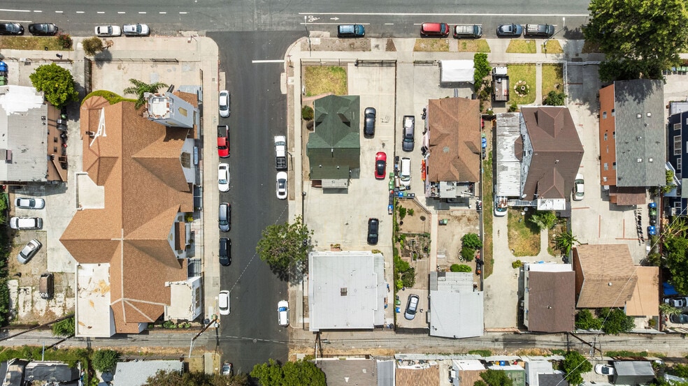 More Photos Of 933 E 28th St, Los Angeles Multifamily For Sale