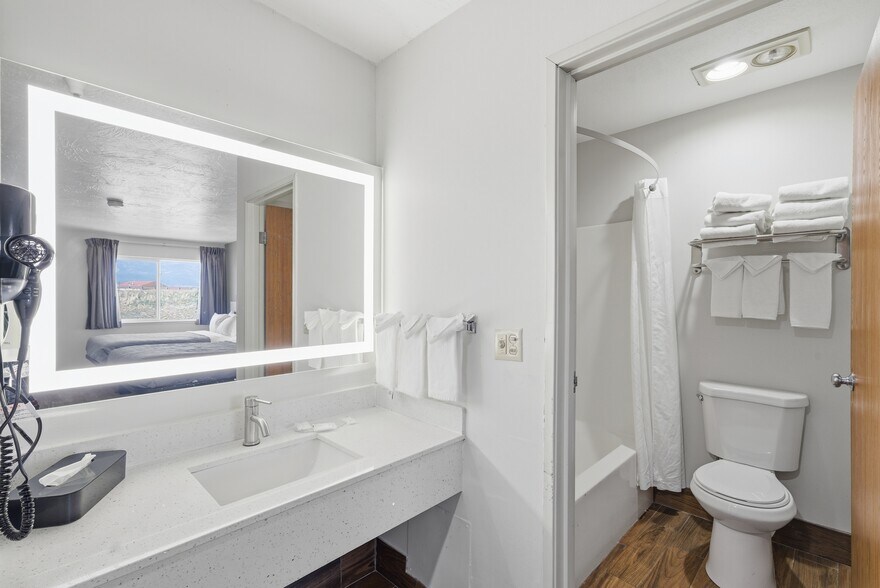 More Photos Of 626 W 1400 N, Beaver Hotel For Sale