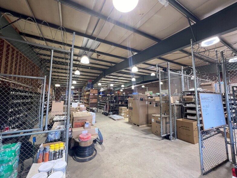 More Photos Of 211 N Pleasantburg Dr, Greenville Light Manufacturing For Lease