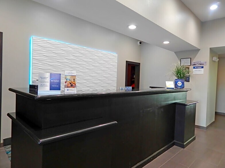 Primary Photo Of 1008 Sheppard Rd, Burkburnett Hotel For Sale