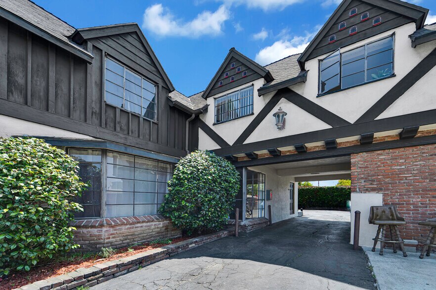 More Photos Of 2556-2664 1/2 W 5th St, Los Angeles Apartments For Sale