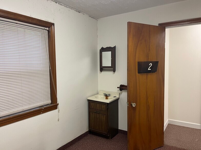 More Photos Of 6942 State Route 44, Ravenna Medical For Sale