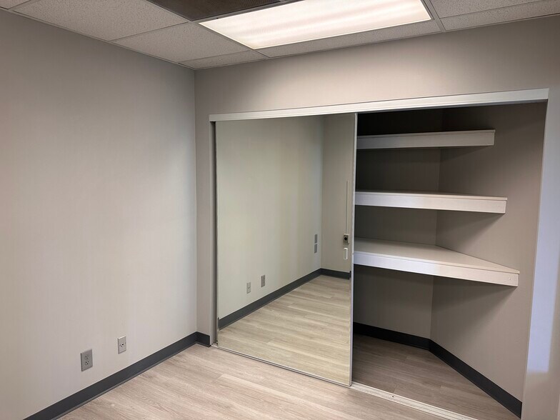 More Photos Of 4550 Kearny Villa Rd, San Diego Office For Sale