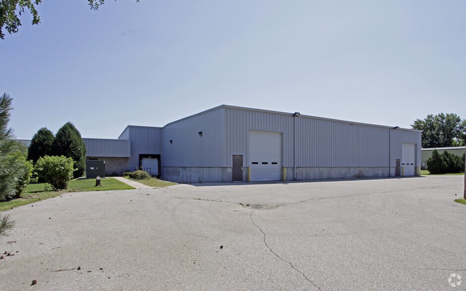 More Photos Of 2104 Beloit Ave, Janesville Warehouse For Lease