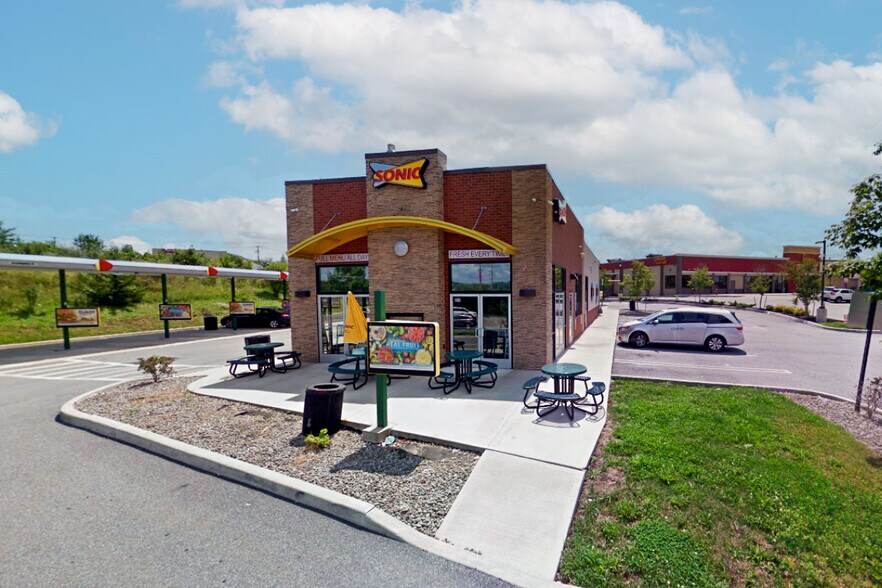 Primary Photo Of 368 E Route 211, Middletown Fast Food For Lease