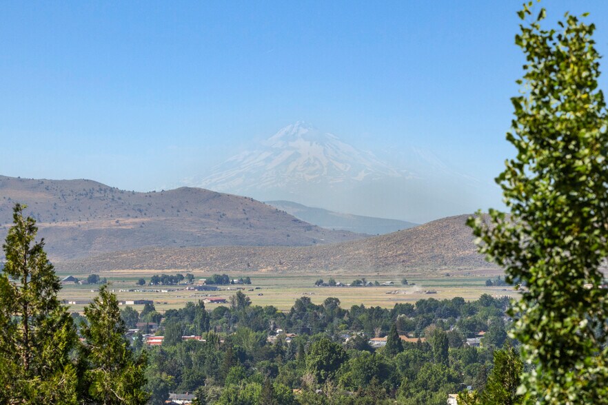 More Photos Of 1754 Kimberly Dr, Klamath Falls Multifamily For Sale