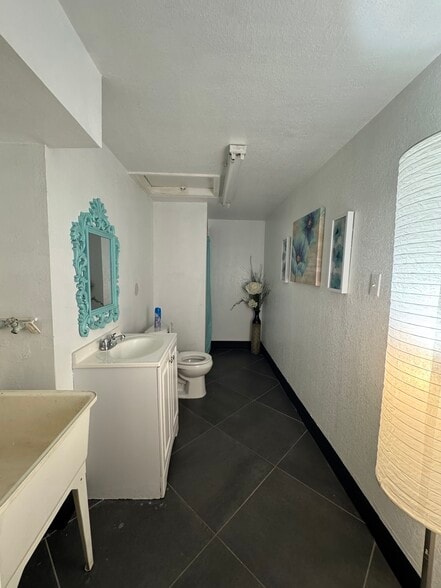 More Photos Of 3401 S Chambers Rd, Aurora Office For Sale