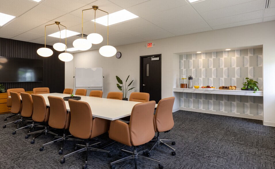 More Photos Of 2378 Wilshire Blvd, Mound Warehouse For Lease