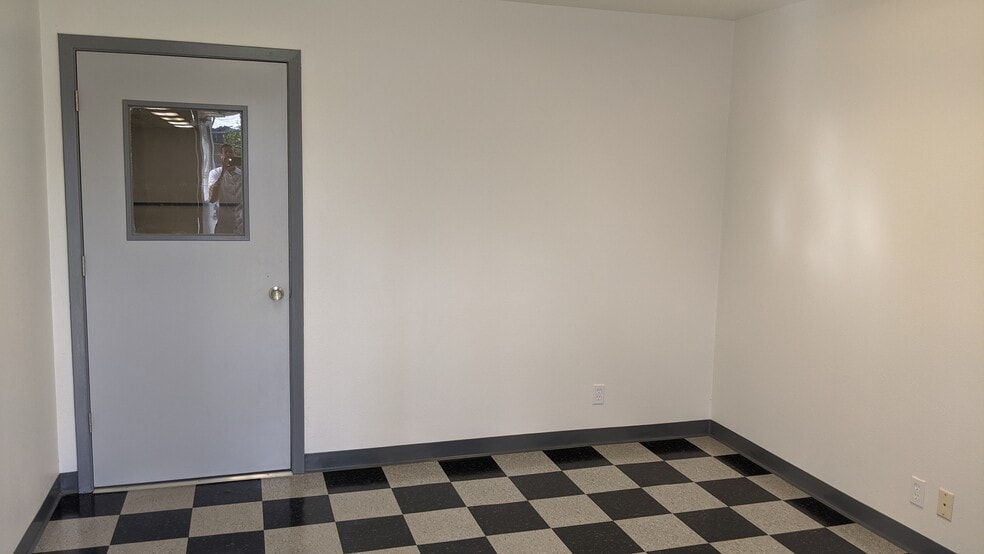 More Photos Of 6504 McGrew St, Houston Warehouse For Lease