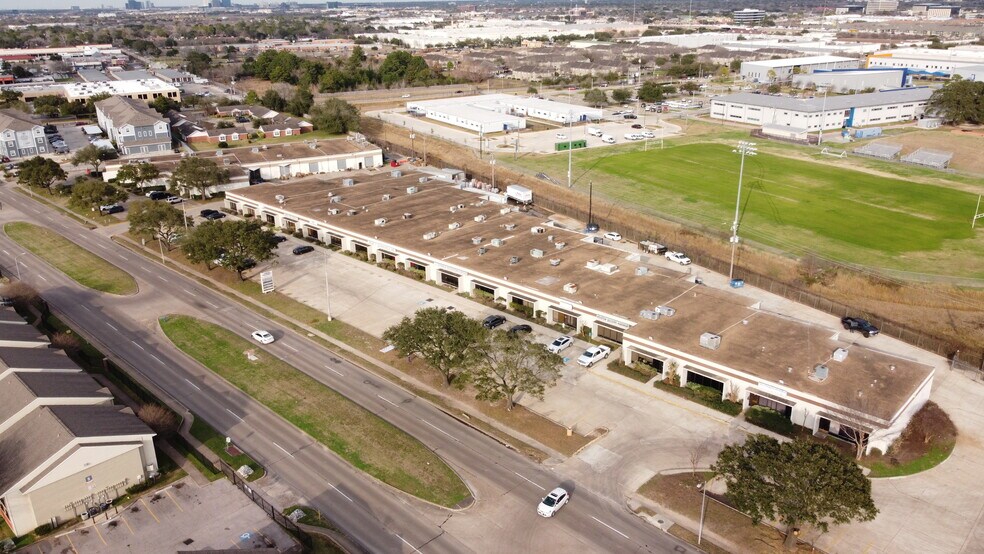 More Photos Of 10535 S Wilcrest Dr, Houston Warehouse For Lease