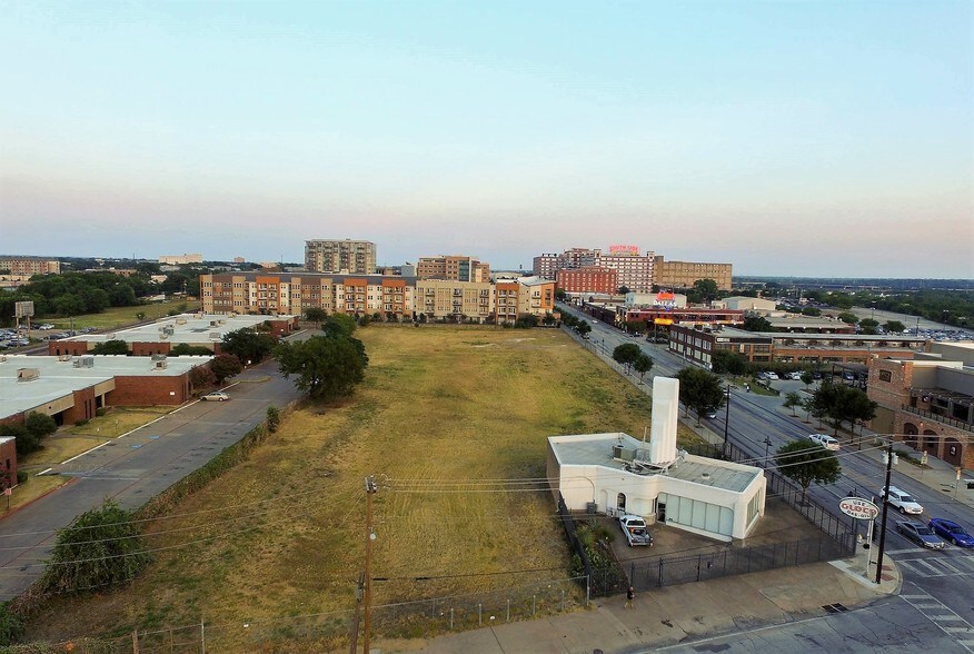 More Photos Of 904 Cadiz St, Dallas Office For Sale
