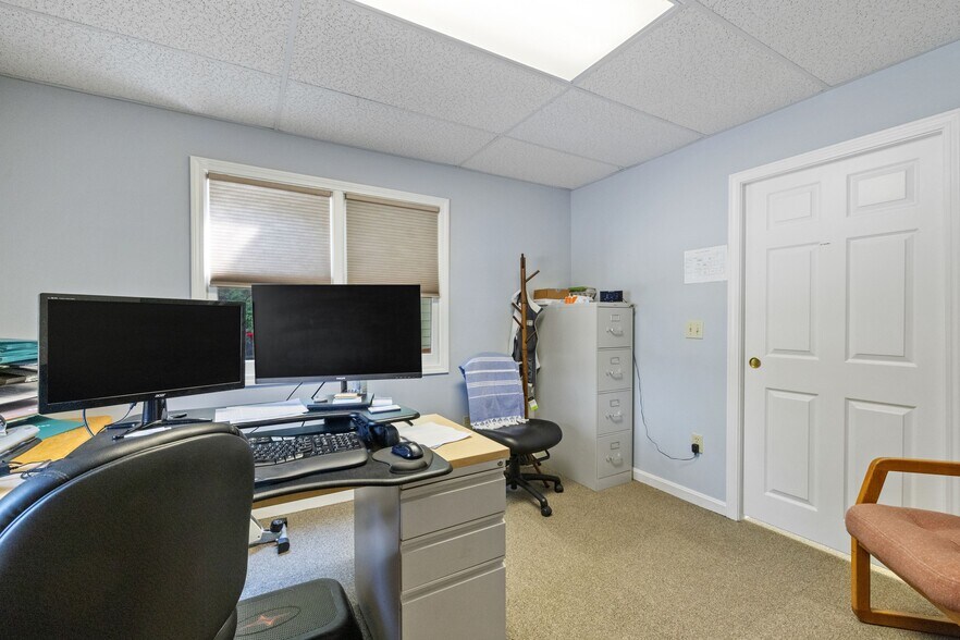 More Photos Of 214 Lake St, Bristol Office For Sale