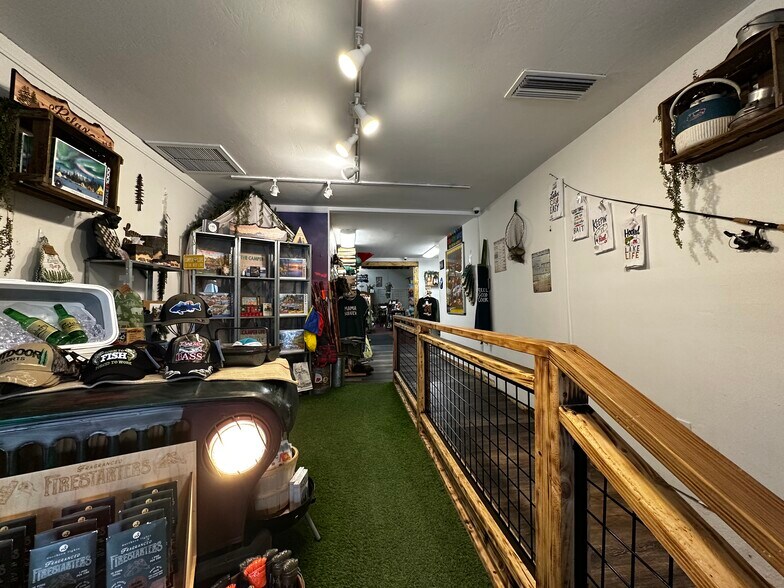 More Photos Of 1020 N Main St, Cottonwood General Retail For Sale
