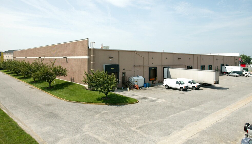 More Photos Of 804 Greenbrier Cir, Chesapeake Warehouse For Lease