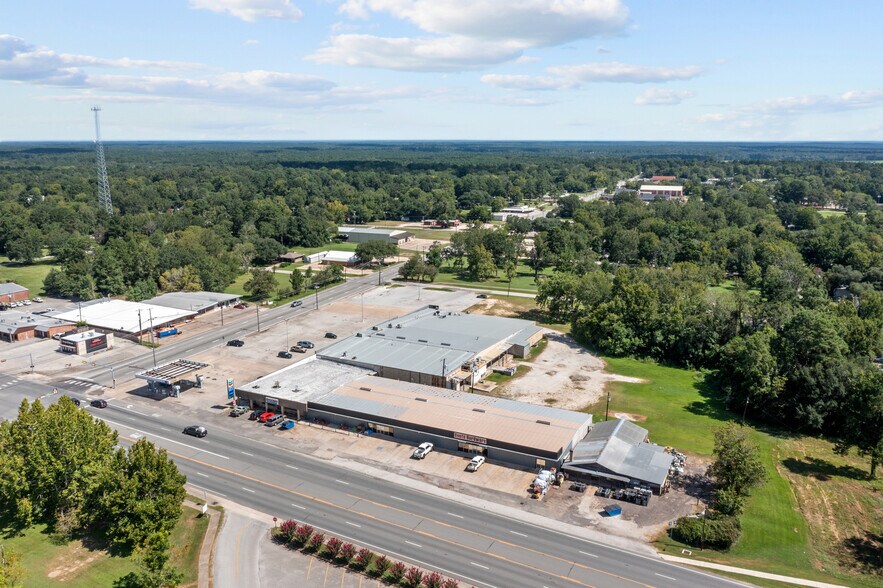 More Photos Of 104 N Main St, Huntington Storefront For Lease