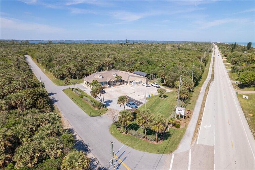 More Photos Of 100 Long Point Rd, Melbourne Beach Storefront For Lease