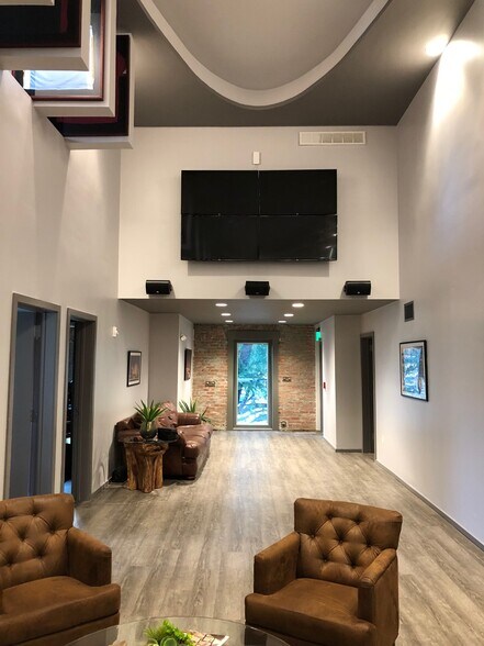 More Photos Of 2018 Main St, Kansas City Loft Creative Space For Sale