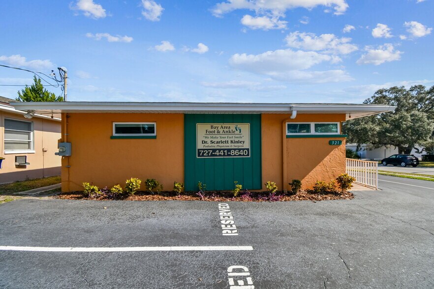 More Photos Of 321 S Lincoln Ave, Clearwater Medical For Sale