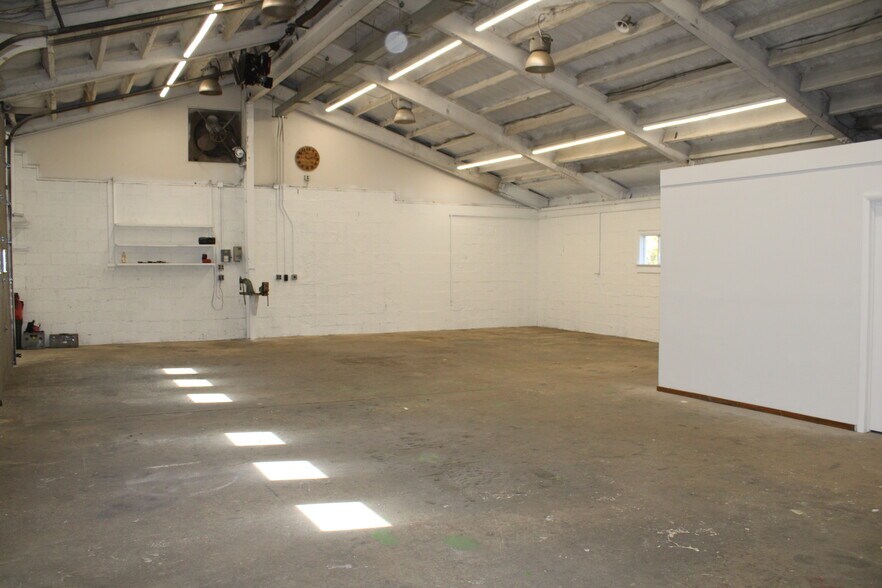 More Photos Of 716 New Brunswick Ave, Alpha Freestanding For Lease