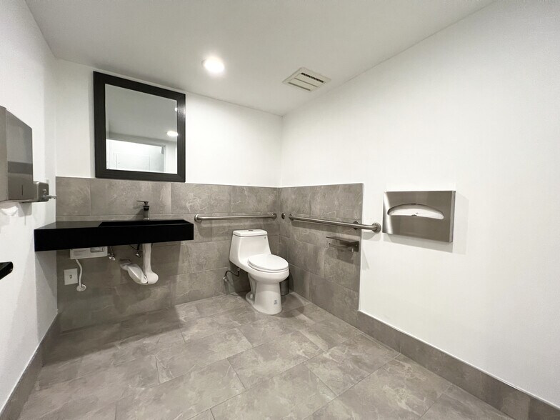 More Photos Of 4766 Park Granada, Calabasas Medical For Lease