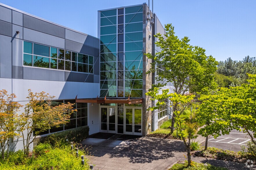 More Photos Of 3030 NE Aloclek Dr, Hillsboro Office For Sale