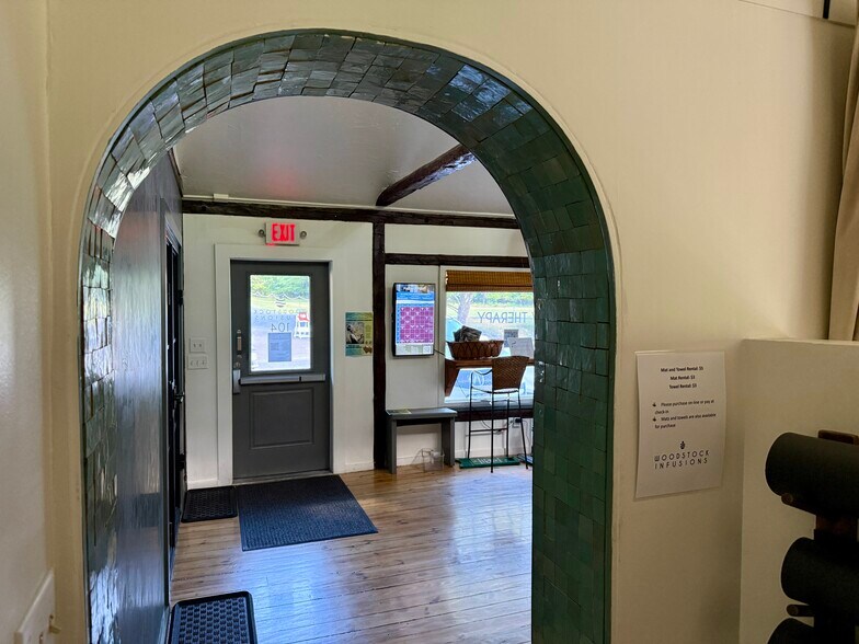 More Photos Of 104 Mill Hill Rd, Woodstock General Retail For Sale