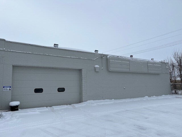 More Photos Of 2620 Auburn St, Rockford Manufacturing For Lease