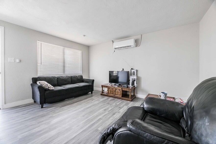 More Photos Of 239 W Cleveland Ave, Las Vegas Apartments For Sale