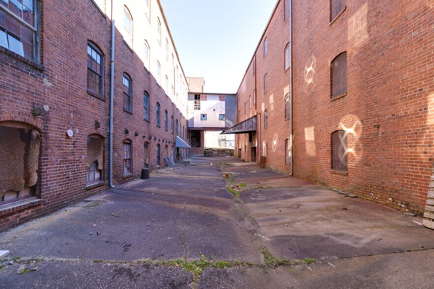 More Photos Of 600 W Wythe St, Petersburg Warehouse For Sale