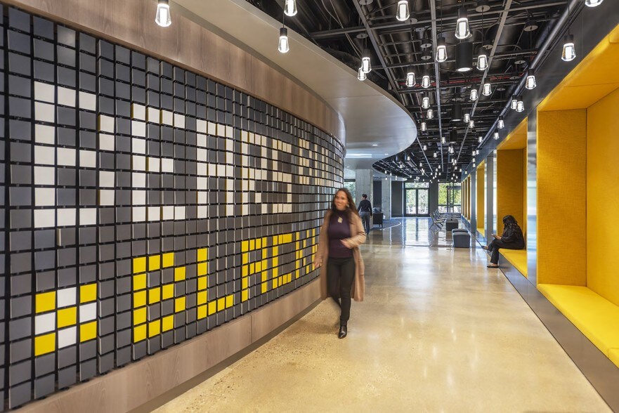 More Photos Of 2 Pierce Pl, Itasca Office For Lease