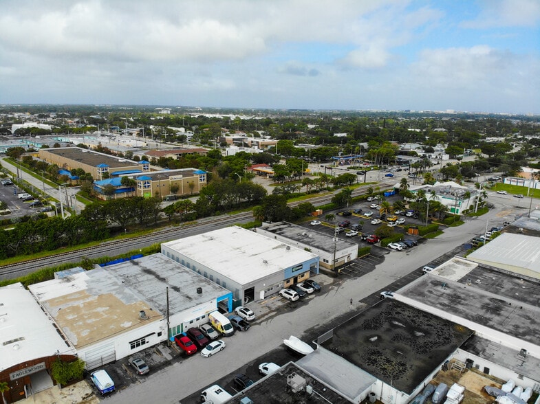 More Photos Of 3031-3035 NE 12th Ter, Oakland Park Warehouse For Sale
