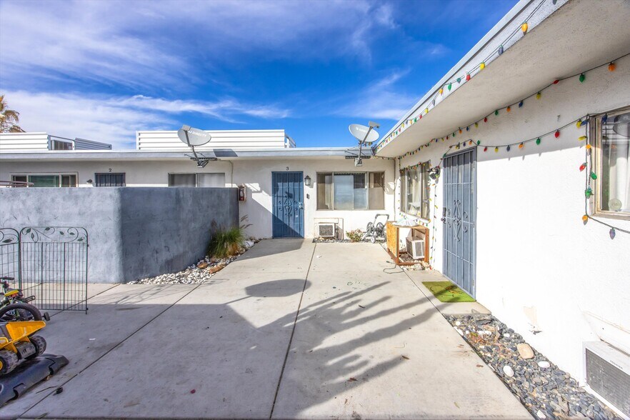 More Photos Of 238 S Saturmino Dr, Palm Springs Apartments For Sale