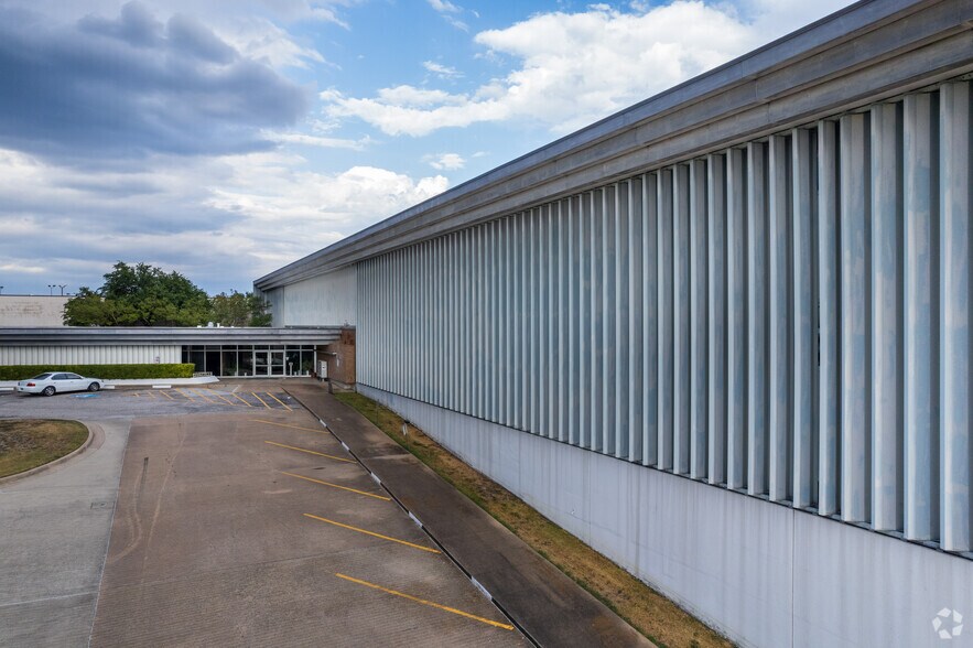 More Photos Of 6421 Camp Bowie Blvd, Fort Worth Office For Lease