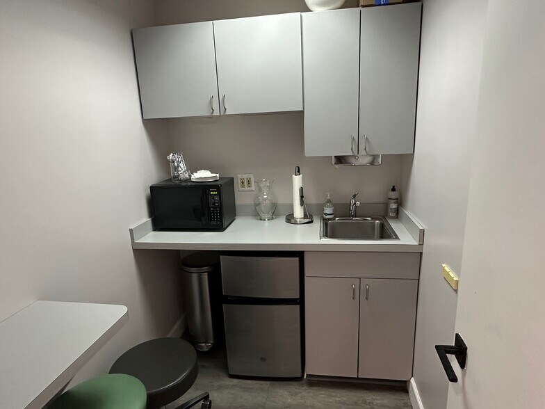 More Photos Of 148 East Ave, Norwalk Medical For Sale