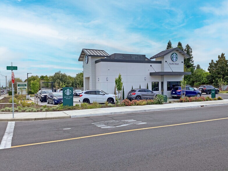 More Photos Of 1439 W 'F' St, Oakdale General Retail For Sale