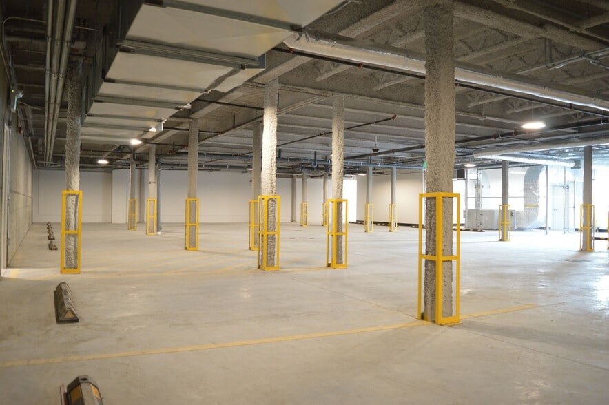 More Photos Of 1035 64th Av SE, Calgary Medical For Lease