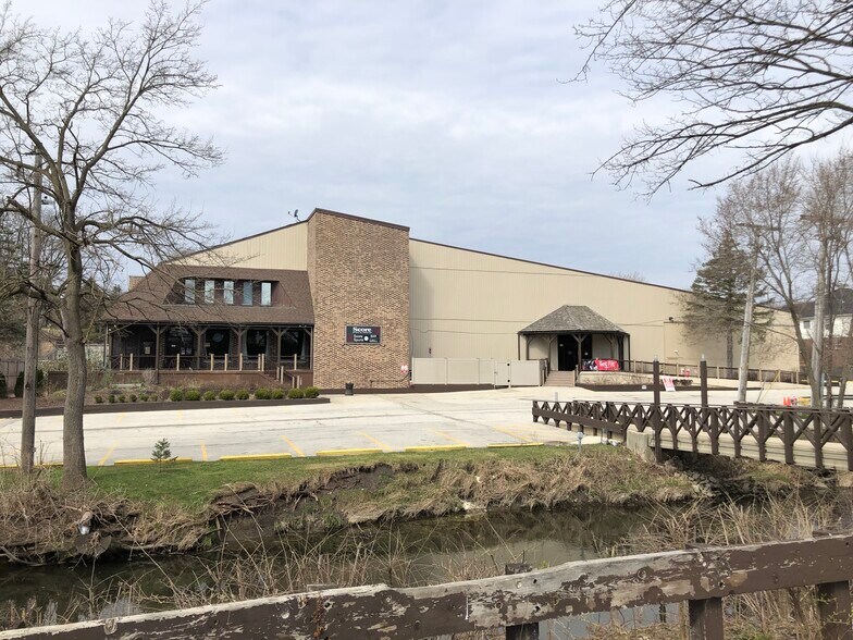 Primary Photo Of 8300 Wolf Rd, Willow Springs Health Club For Sale