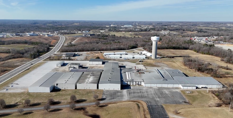 More Photos Of 656 Interstate Dr, Crossville Manufacturing For Lease