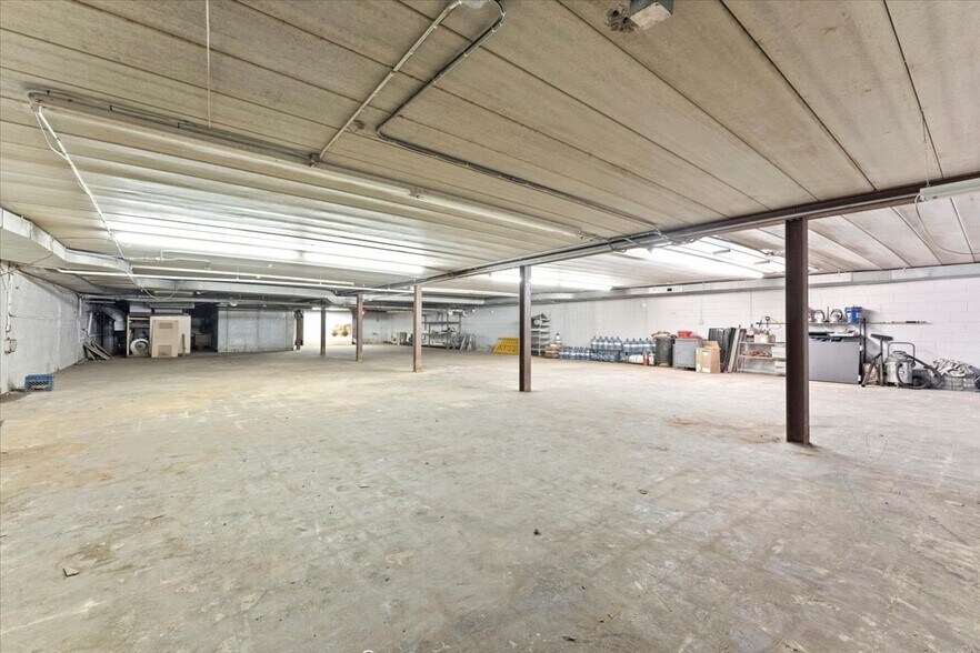 More Photos Of 7560 Macomb St, Grosse Ile Storefront Retail Office For Sale