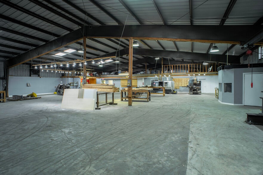 More Photos Of 910 Brenda St, Houston Warehouse For Sale