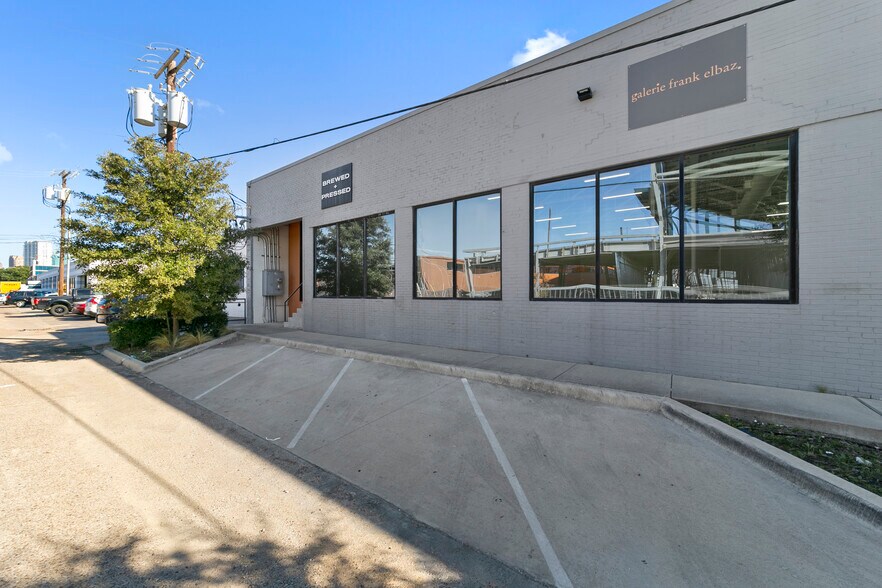 More Photos Of 136 Glass St, Dallas Storefront For Lease