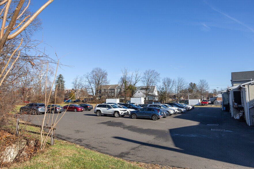 More Photos Of 352-362 W Bridge St, New Hope Storefront For Sale