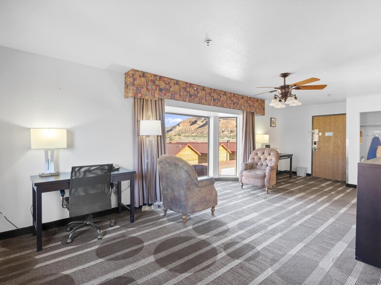 More Photos Of 815 E Hwy 89, Kanab Hotel For Sale