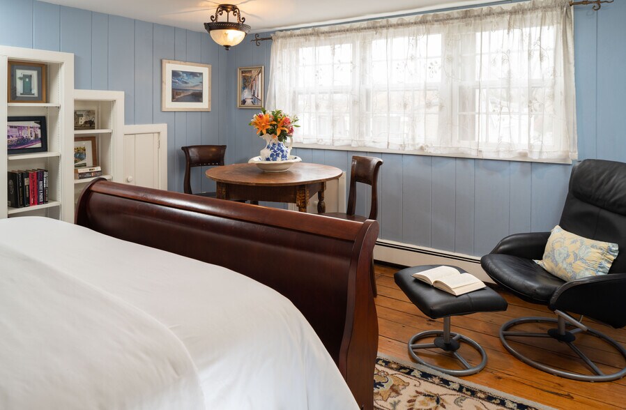 More Photos Of 28 W Bridge St, New Hope Hospitality For Sale