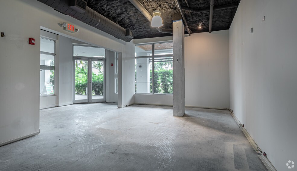 More Photos Of 323 Sunny Isles Blvd, Sunny Isles Beach Office For Lease