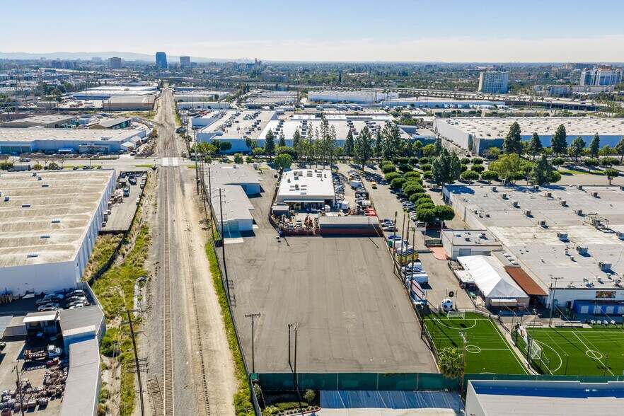 More Photos Of 501 E Cerritos Ave, Anaheim Warehouse For Lease